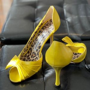 Manolo Blahnik yellow peep toe pumps size 37.5